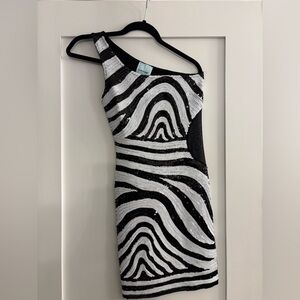 Elegant Black and White One-Shoulder Dress